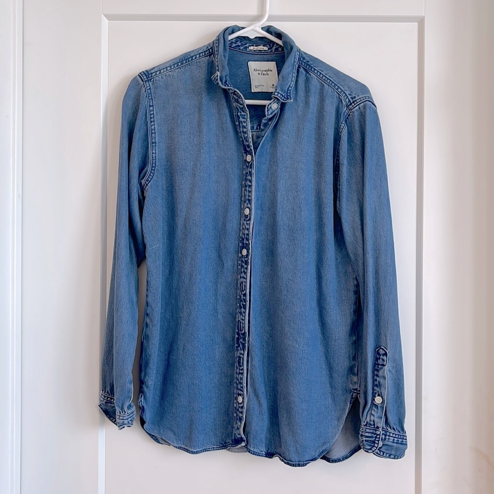 Abercrombie Boyfriend jean shirt